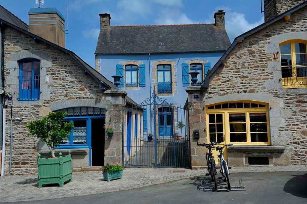 La Petite Maison Bleue Les Portes du Coglais Exterior foto